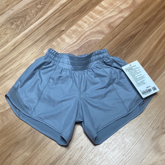 NWT Lululemon Hotty Hot LR Shorts - Picture 3 of 8
